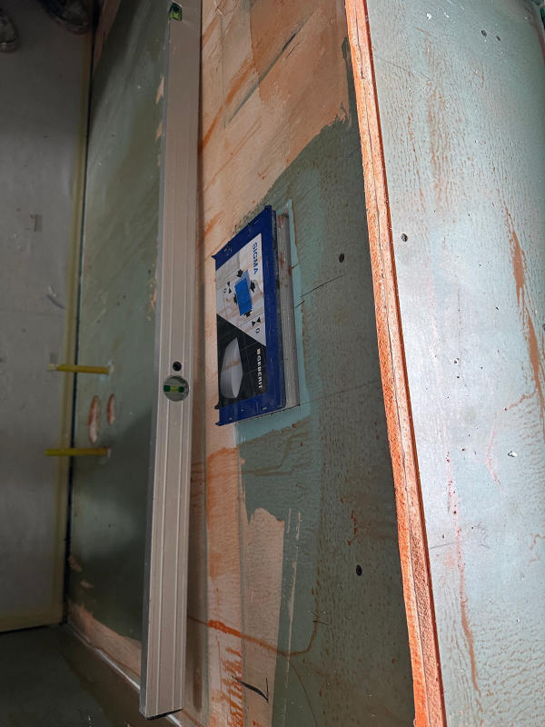 Doublage de salle de bain — Plaques hydrofuges et bâti-support intégré, chantier Ahmed Peintre Rénovation Sàrl