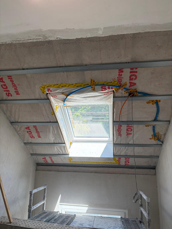 Ossature et pare-vapeur de plafond — Étanchéité à l’air avant habillage, chantier Ahmed Peintre Rénovation Sàrl